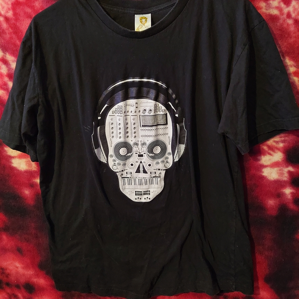 Black T-Shirt with Skull and Headphones Design